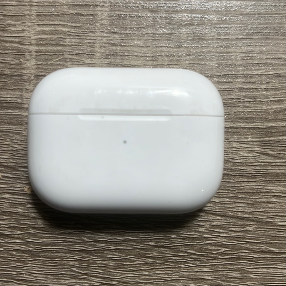 iPod pro replacement Charging Case preowned
